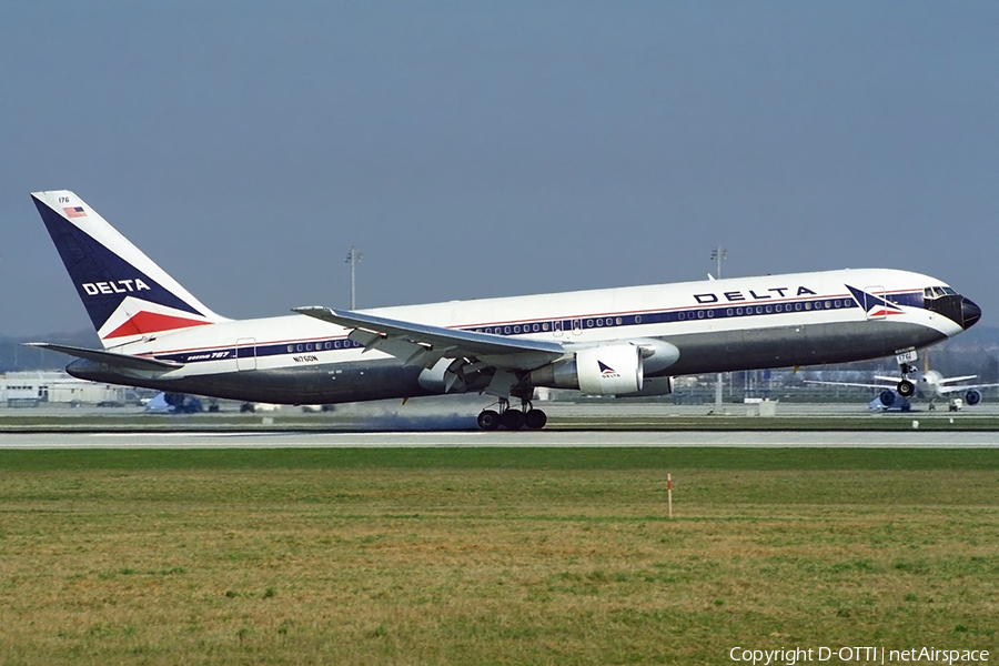 Delta Air Lines Boeing 767-332(ER) (N176DN) | Photo 389964