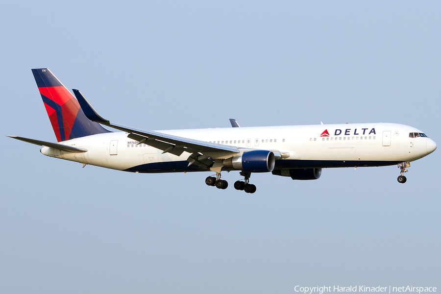 Delta Air Lines Boeing 767-332(ER) (N176DN) | Photo 301910