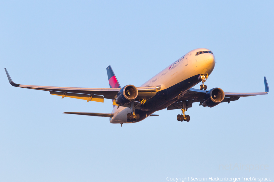 Delta Air Lines Boeing 767-332(ER) (N176DZ) | Photo 226247