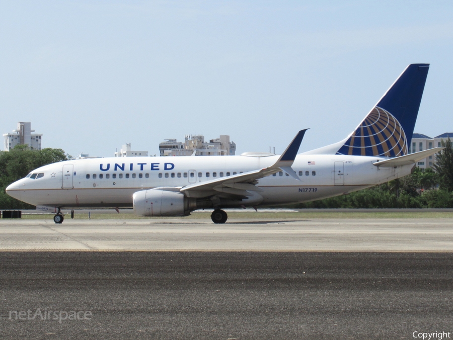 United Airlines Boeing 737-724 (N17719) | Photo 384427