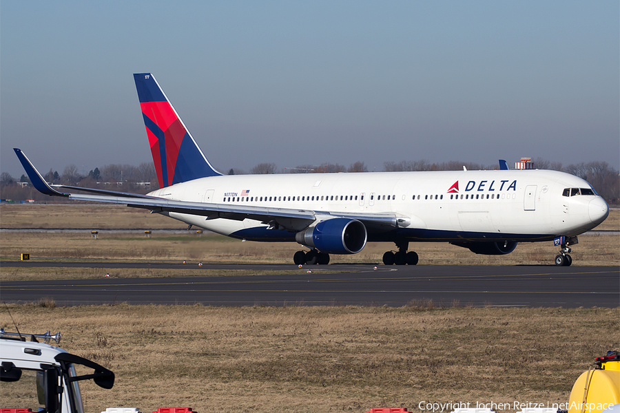 Delta Air Lines Boeing 767-332(ER) (N177DN) | Photo 69410
