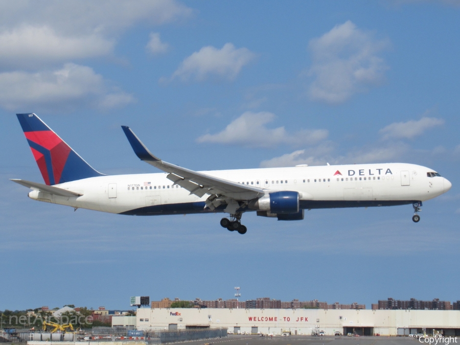 Delta Air Lines Boeing 767-332(ER) (N177DN) | Photo 529165