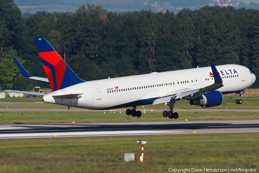 Delta Air Lines Boeing 767-332(ER) (N177DZ) | Photo 40823