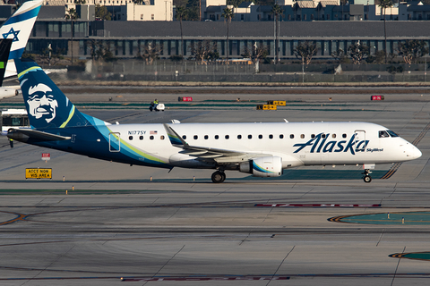 Alaska Airlines (Skywest) Embraer ERJ-175LR (ERJ-170-200LR) (N177SY) at  Los Angeles - International, United States