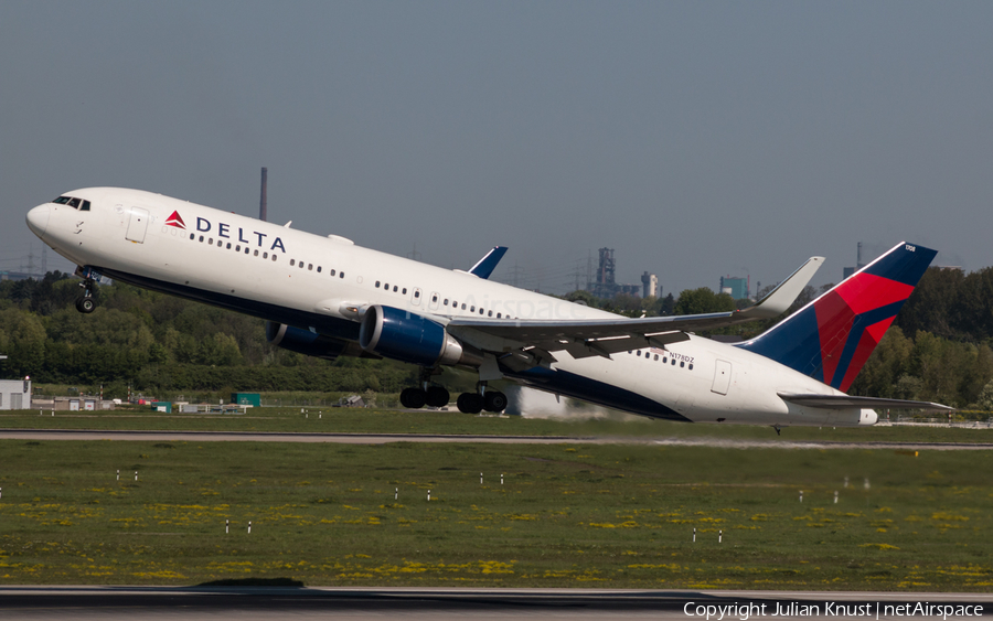 Delta Air Lines Boeing 767-332(ER) (N178DZ) | Photo 107452