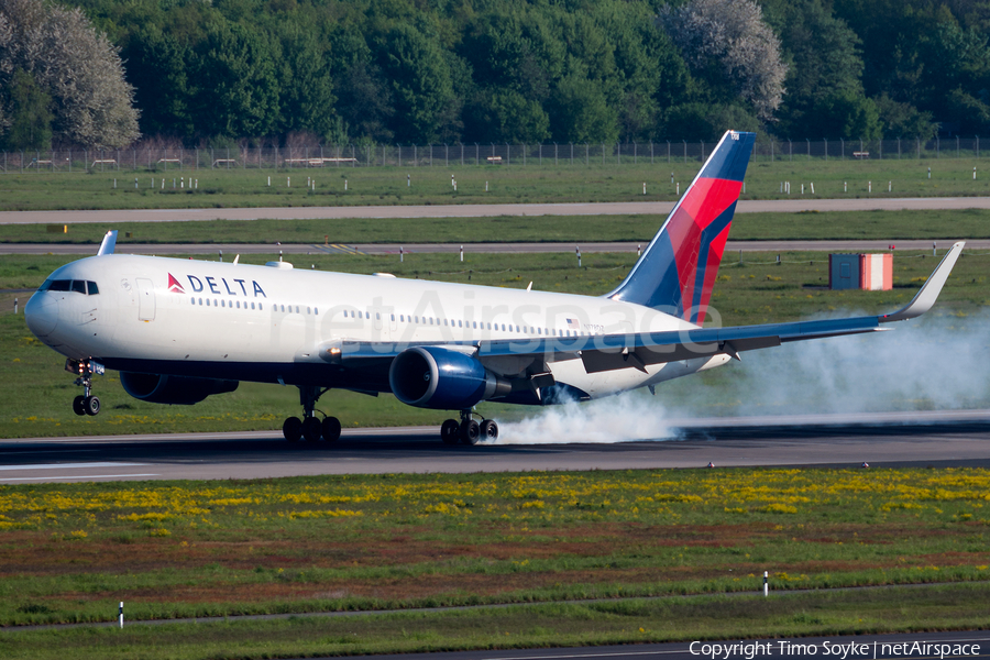 Delta Air Lines Boeing 767-332(ER) (N178DZ) | Photo 107723