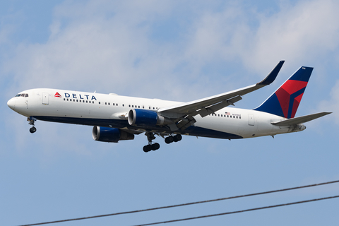 Delta Air Lines Boeing 767-332(ER) (N178DZ) at  New York - John F. Kennedy International, United States