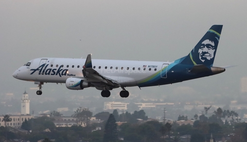 Alaska Airlines (Skywest) Embraer ERJ-175LR (ERJ-170-200LR) (N178SY) at  Los Angeles - International, United States