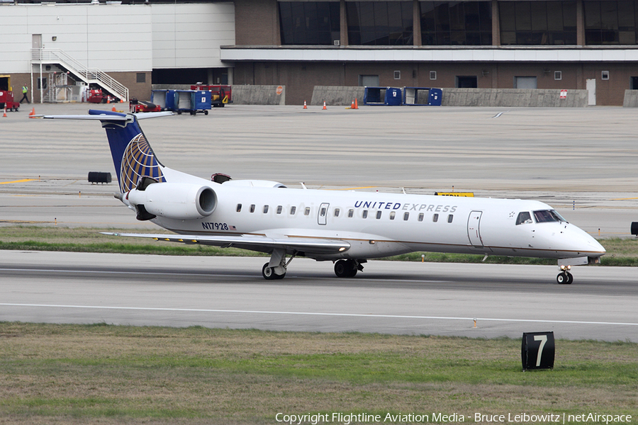 United Express (ExpressJet Airlines) Embraer ERJ-145EP (N17928) | Photo 88395