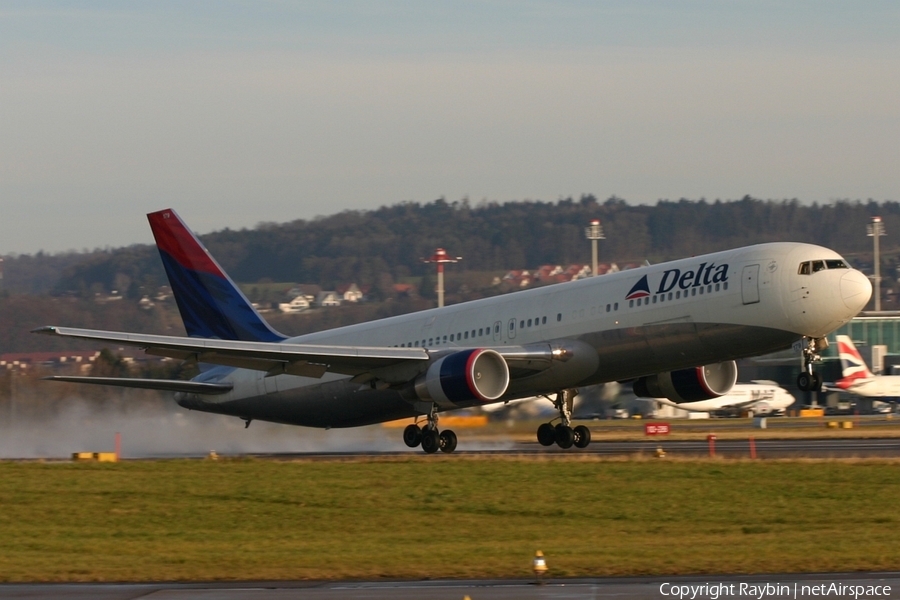 Delta Air Lines Boeing 767-332(ER) (N179DN) | Photo 558866