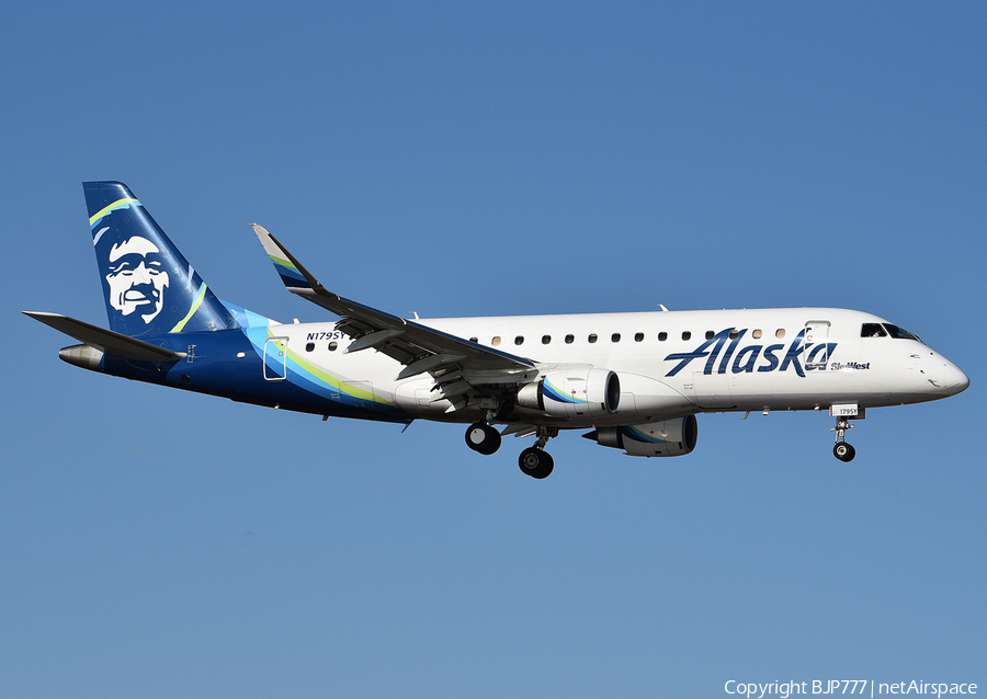 Alaska Airlines (Skywest) Embraer ERJ-175LR (ERJ-170-200LR) (N179SY) | Photo 222898