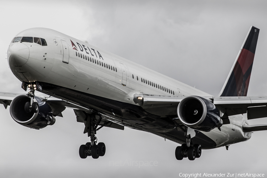 Delta Air Lines Boeing 767-332(ER) (N180DN) | Photo 88569