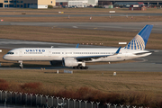 United Airlines Boeing 757-224 (N18112) at  Hamburg - Fuhlsbuettel (Helmut Schmidt), Germany