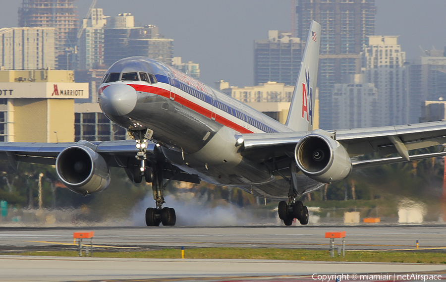 American Airlines Boeing 757-223 (N181AN) | Photo 147289