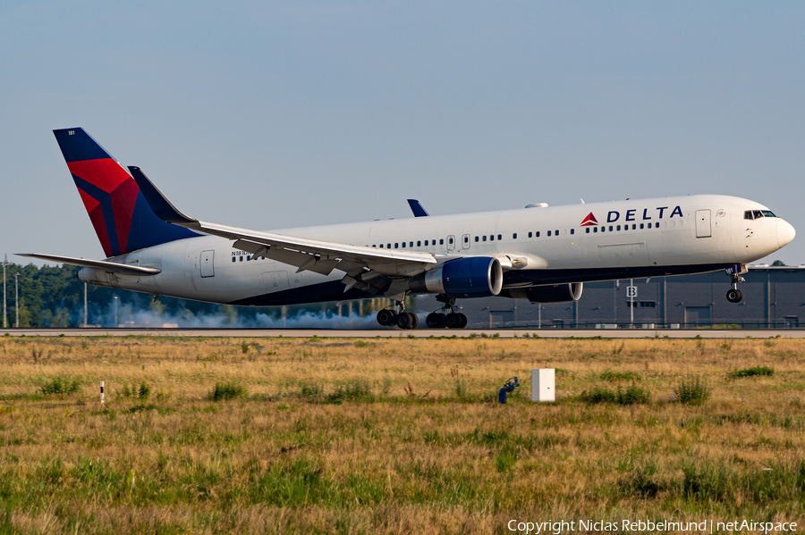 Delta Air Lines Boeing 767-332(ER) (N181DN) | Photo 579426