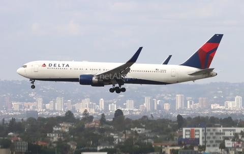 Delta Air Lines Boeing 767-332(ER) (N181DN) at  Los Angeles - International, United States