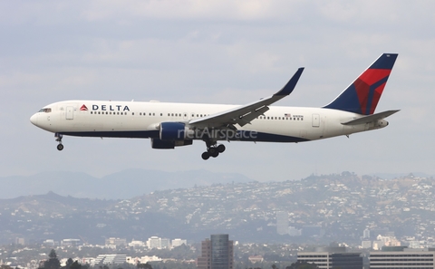 Delta Air Lines Boeing 767-332(ER) (N181DN) at  Los Angeles - International, United States