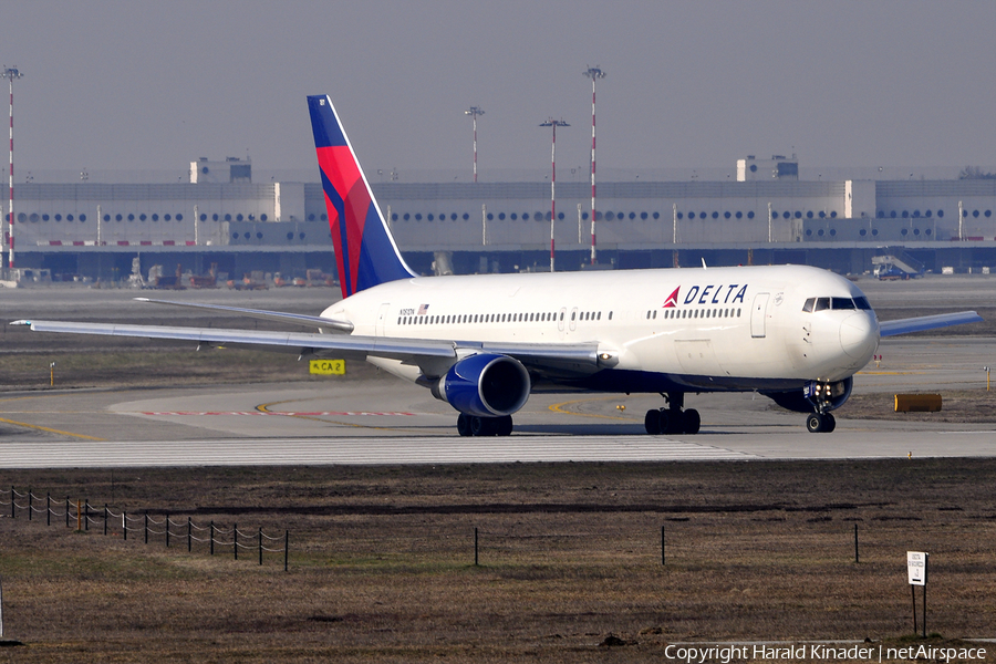 Delta Air Lines Boeing 767-332(ER) (N181DN) | Photo 308934
