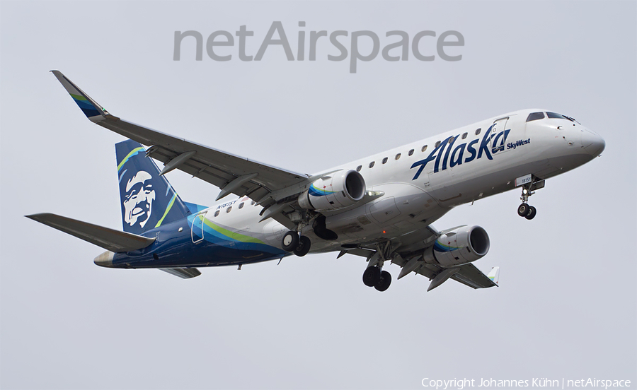 Alaska Airlines (Skywest) Embraer ERJ-175LR (ERJ-170-200LR) (N181SY) | Photo 256383