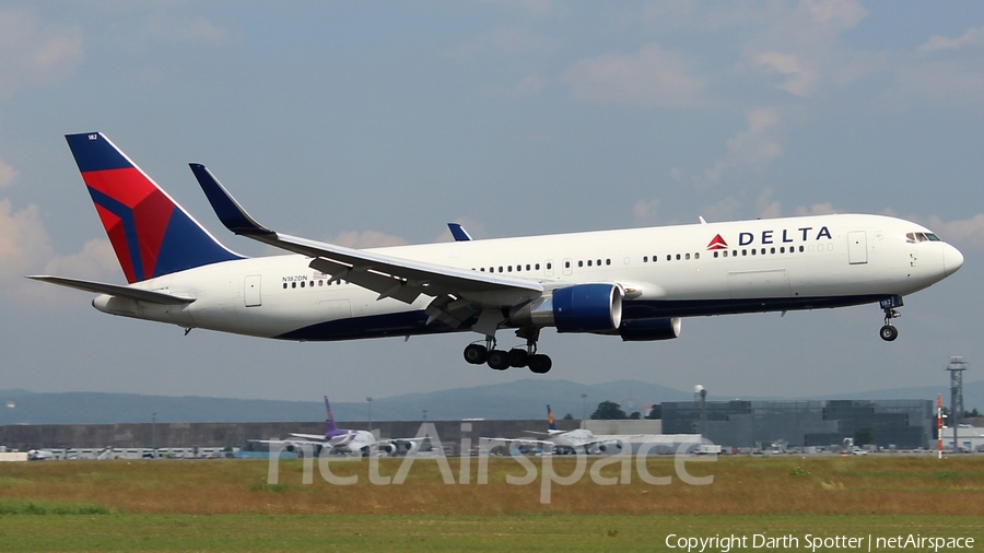 Delta Air Lines Boeing 767-332(ER) (N182DN) | Photo 210921