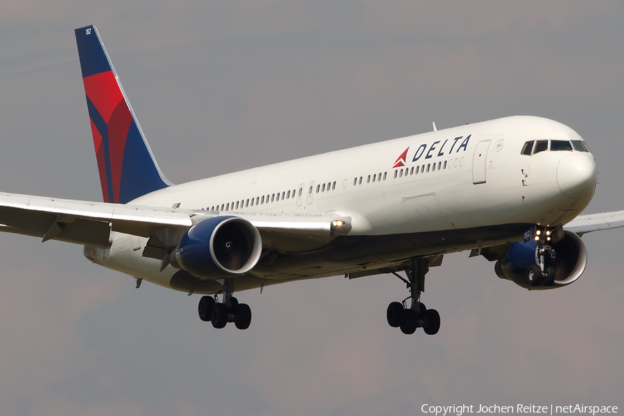 Delta Air Lines Boeing 767-332(ER) (N182DN) | Photo 27608