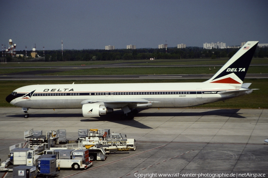 Delta Air Lines Boeing 767-332(ER) (N182DN) | Photo 369342
