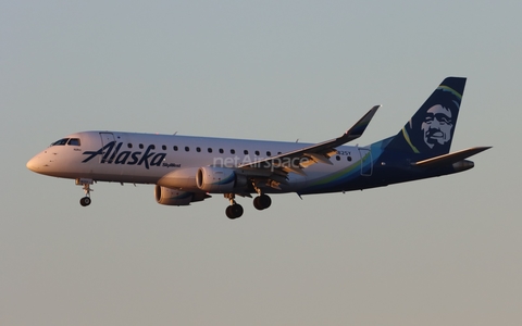 Alaska Airlines (Skywest) Embraer ERJ-175LR (ERJ-170-200LR) (N182SY) at  Los Angeles - International, United States