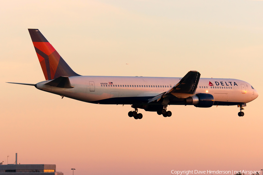 Delta Air Lines Boeing 767-332(ER) (N184DN) | Photo 32520