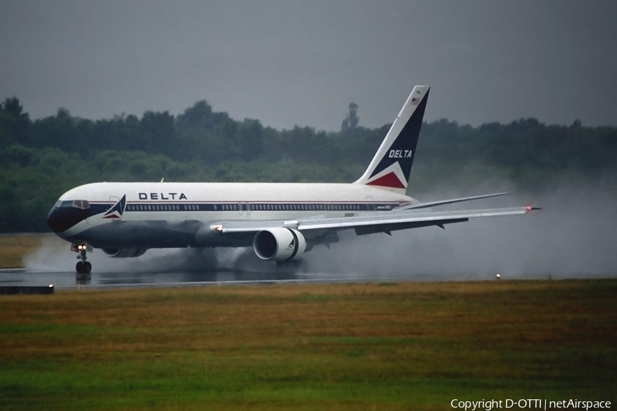 Delta Air Lines Boeing 767-332(ER) (N184DN) | Photo 247982