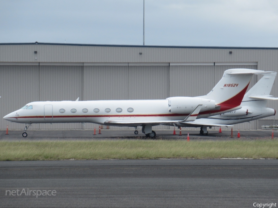 (Private) Gulfstream G-V-SP (G550) (N1852V) | Photo 610314