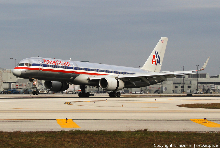 American Airlines Boeing 757-223 (N185AN) | Photo 1705