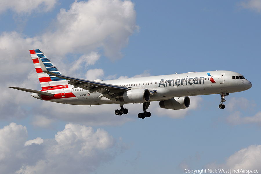 American Airlines Boeing 757-223 (N185AN) | Photo 300911