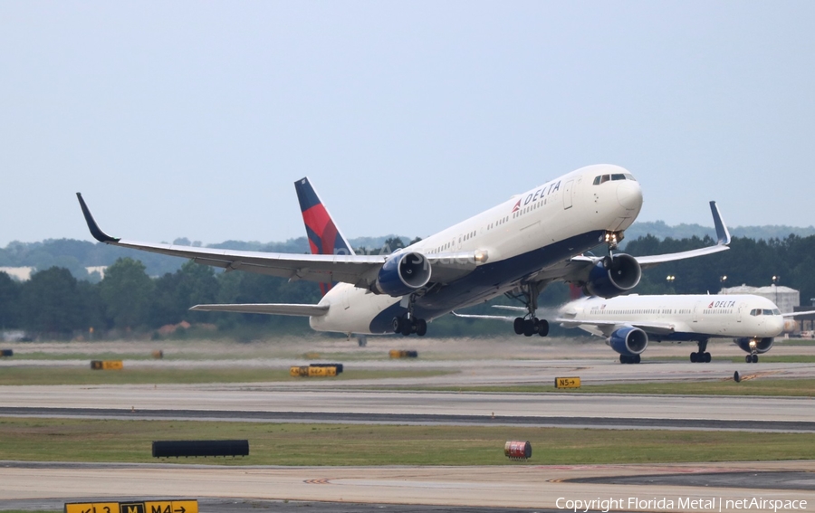 Delta Air Lines Boeing 767-332(ER) (N185DN) | Photo 296129