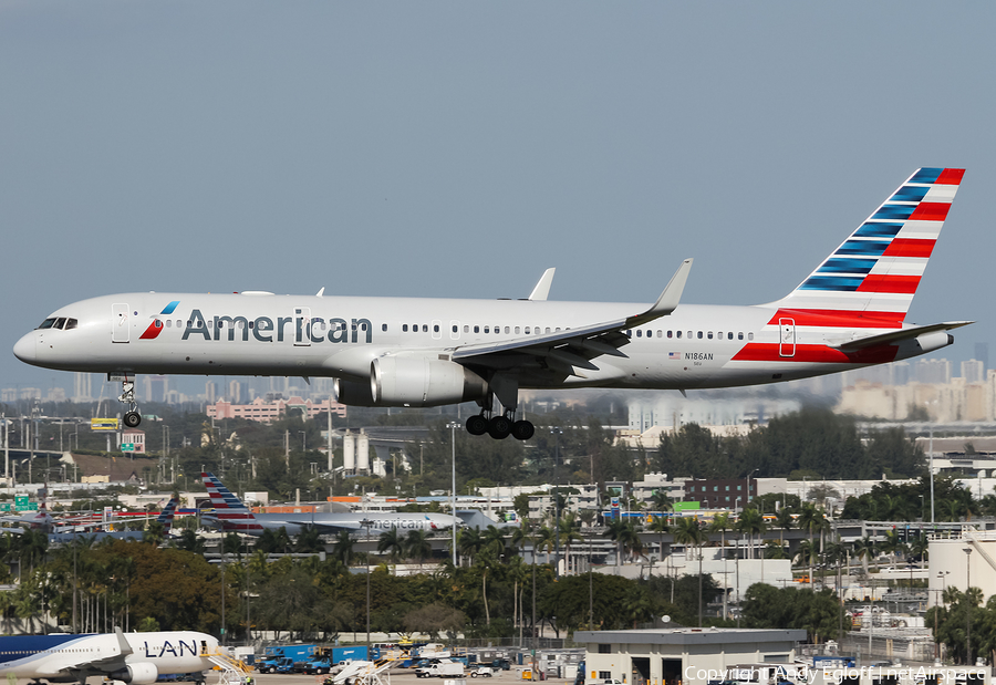 American Airlines Boeing 757-223 (N186AN) | Photo 383087