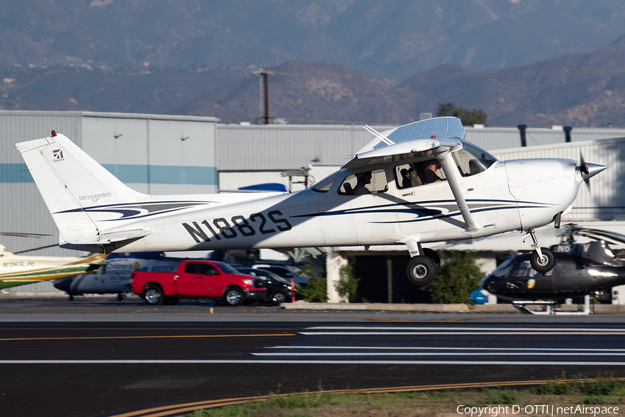 Wings Over L.A. Aviation Cessna 172S Skyhawk SP (N1882S) | Photo 541400