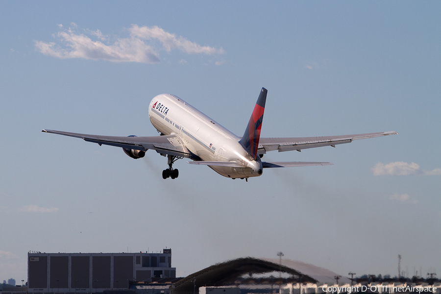 Delta Air Lines Boeing 767-332(ER) (N188DN) | Photo 387257