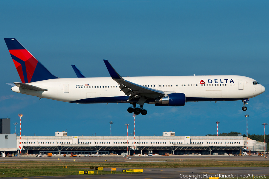 Delta Air Lines Boeing 767-332(ER) (N188DN) | Photo 292634