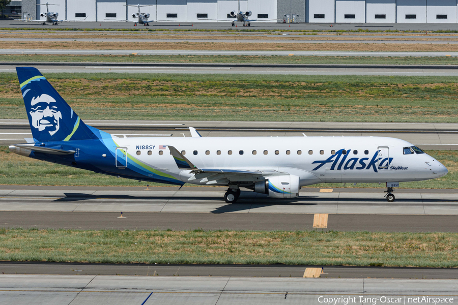 Alaska Airlines (Skywest) Embraer ERJ-175LR (ERJ-170-200LR) (N188SY) | Photo 365897