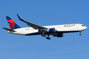 Delta Air Lines Boeing 767-332(ER) (N189DN) at  New York - John F. Kennedy International, United States