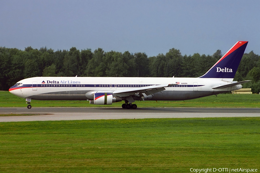 Delta Air Lines Boeing 767-332(ER) (N190DN) | Photo 356408
