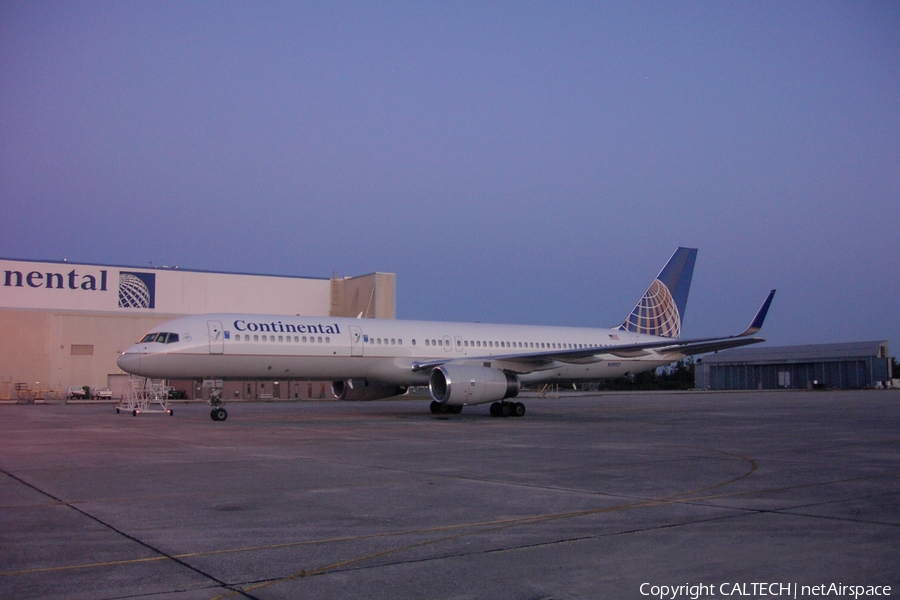 Continental Airlines Boeing 757-224 (N19117) | Photo 31477