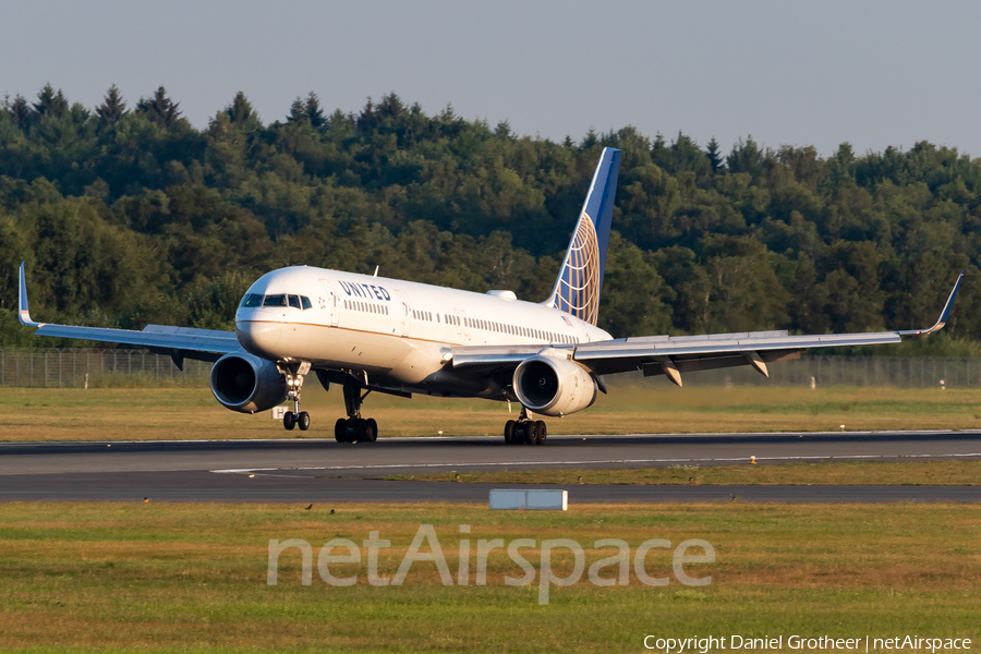 United Airlines Boeing 757-224 (N19136) | Photo 259322