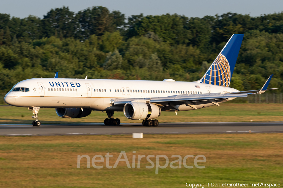 United Airlines Boeing 757-224 (N19136) | Photo 259323