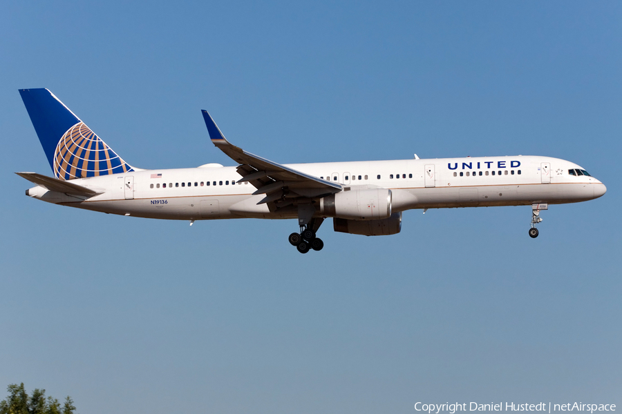 United Airlines Boeing 757-224 (N19136) | Photo 643225