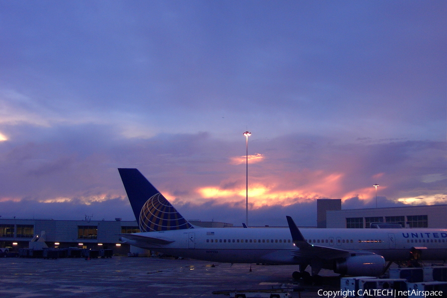 United Airlines Boeing 757-224 (N19136) | Photo 28714