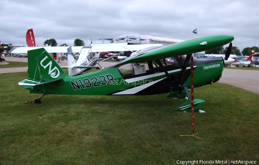 UND Aerospace American Champion 8KCAB Decathlon (N1923R) | Photo 676784