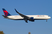 Delta Air Lines Boeing 767-332(ER) (N193DN) at  Paris - Charles de Gaulle (Roissy), France