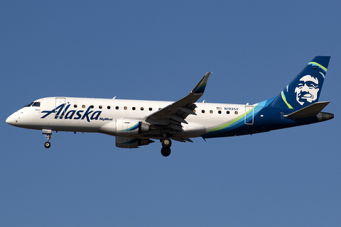 Alaska Airlines (Skywest) Embraer ERJ-175LR (ERJ-170-200LR) (N193SY) at  Los Angeles - International, United States