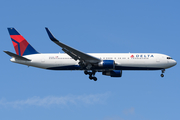 Delta Air Lines Boeing 767-332(ER) (N194DN) at  New York - John F. Kennedy International, United States