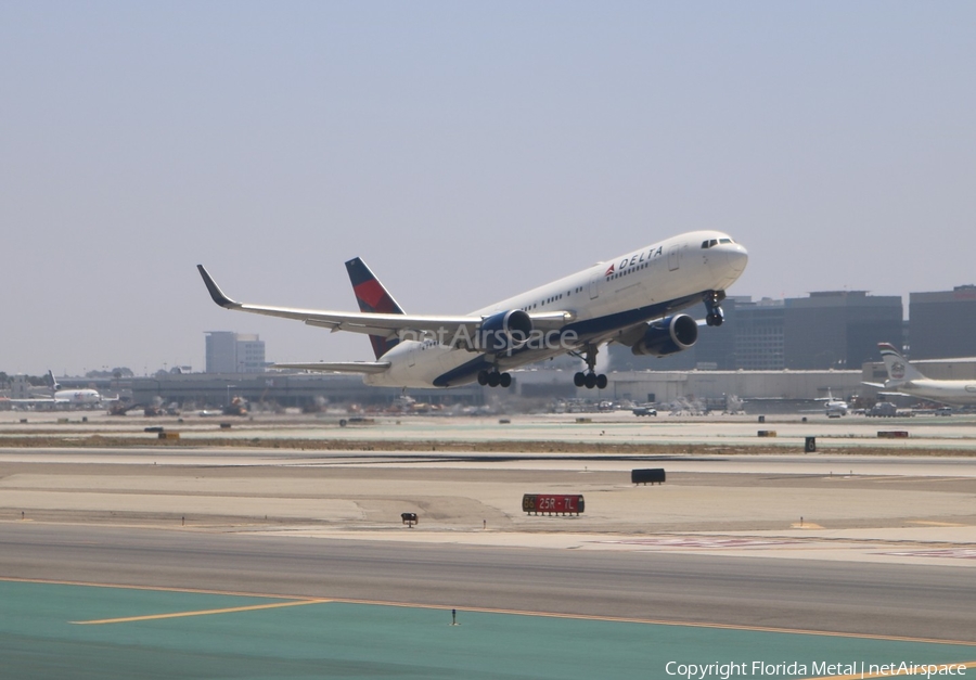 Delta Air Lines Boeing 767-332(ER) (N194DN) | Photo 296543